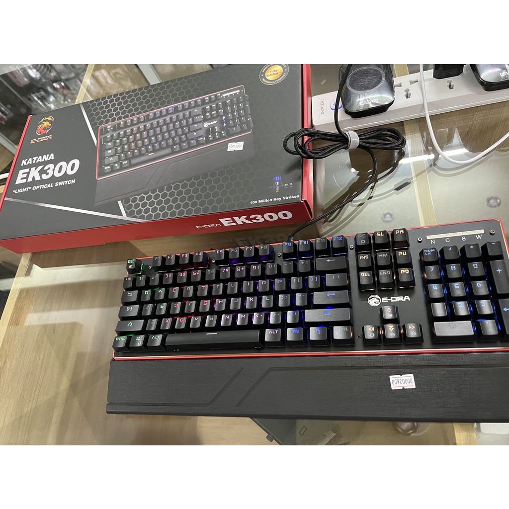 Bàn phím cơ Gaming Edra EK300 ĐỘ BỀN CAO MÀU ĐEN, LED ĐỔI MÀU NHIỀU CHẾ ĐỘ, CHÍNH HÃNG Bảo hành 24 tháng