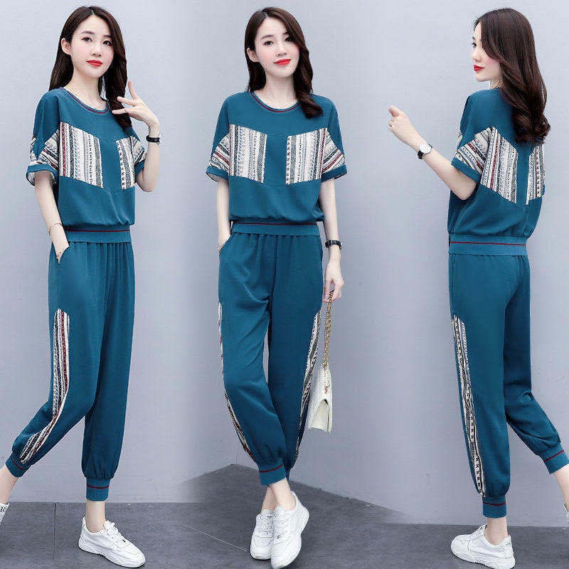 Bộ đồ thể thao nữ, Quần áo thể thao bo chân phối kẻ, chất liệu da cá cao cấp, co giãn thoáng mát, kiểu dáng thời trang