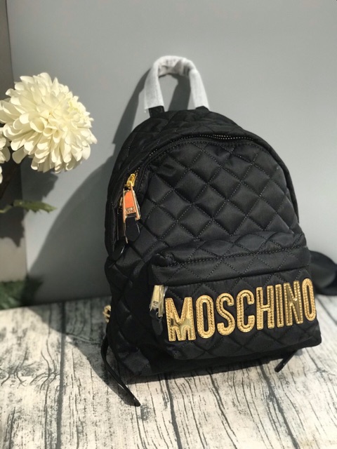 Balo thương hiệu Moschino đình đám