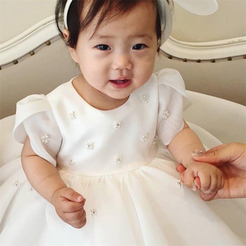 Đầm công chúa đính hạt trai chất liệu voan Mỹ mềm mại màu trắng cho bé