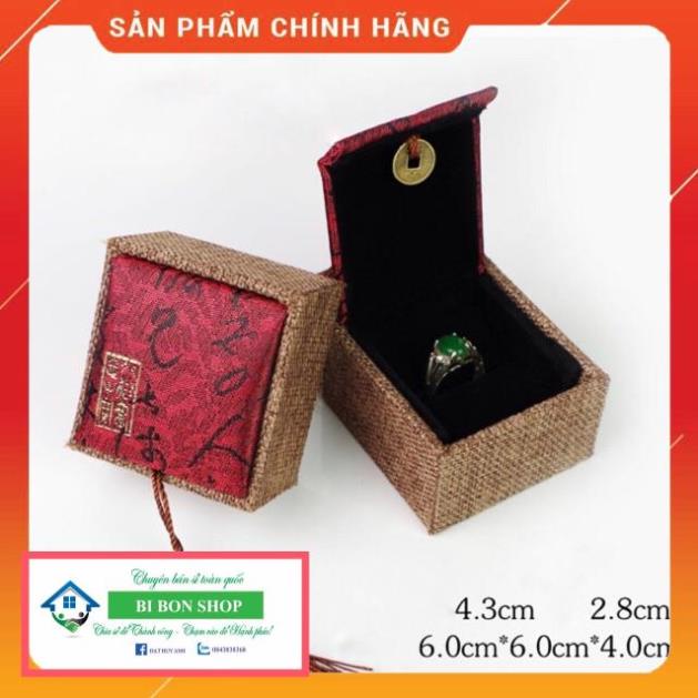 Hộp vuông đỏ size S