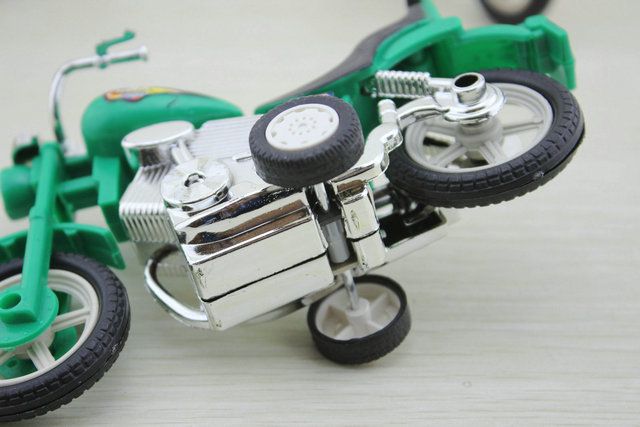 Đồ chơi mô hình xe máy bánh đà 8R-668