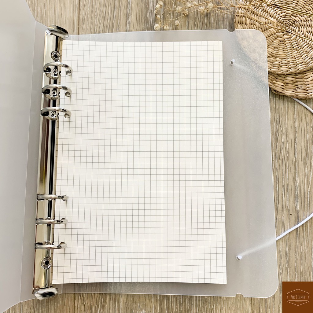 Bìa sổ Binder nhựa dẻo trắng mờ kèm 1 dây thun gài (Đen - Trắng hoặc Đỏ)