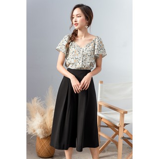 KOKA Design Sơ mi cổ thuyền V tay bèo 55803