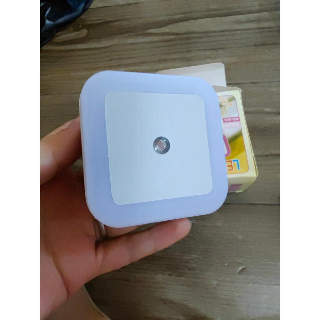 Đèn ngủ vuông cảm biến ánh sáng