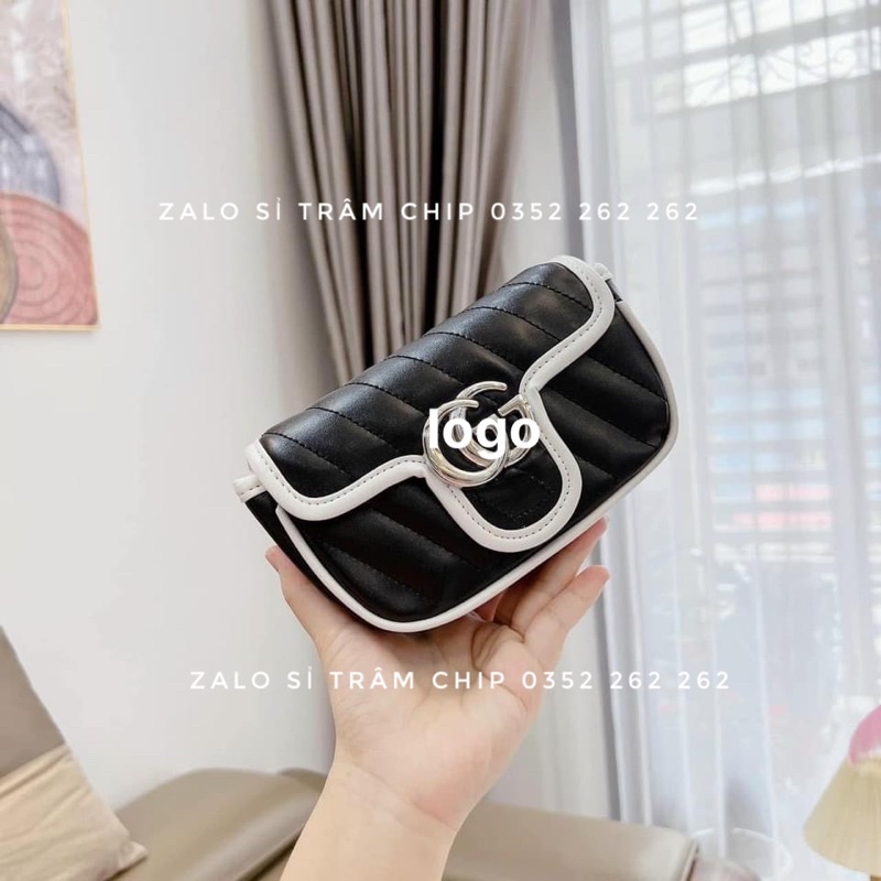 Túi Đeo Chéo Trần Vạch Màu Đen Trắng Logo Tag Bạc Size 18 Xinh Xắn