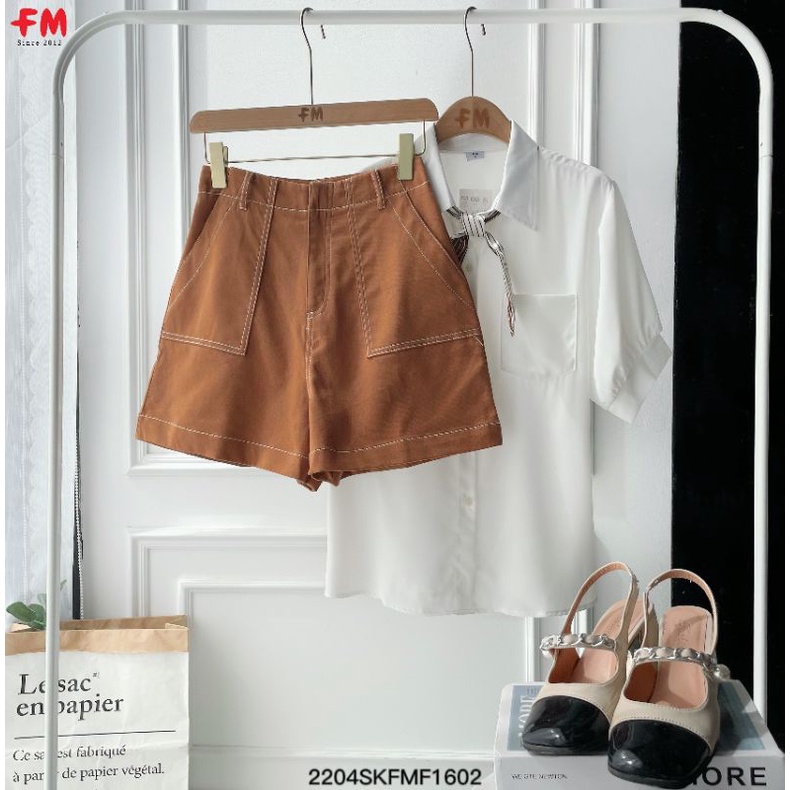 Quần short nữ FM Style  chất  kaki lưng cao ống rộng chỉ nổi phối 2 túi 204240023