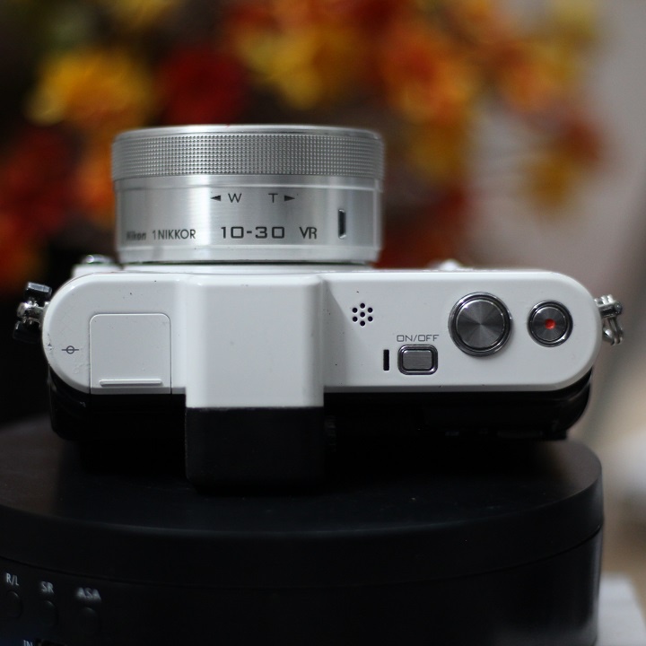 Máy ảnh Nikon1 J V1 kèm ống kính