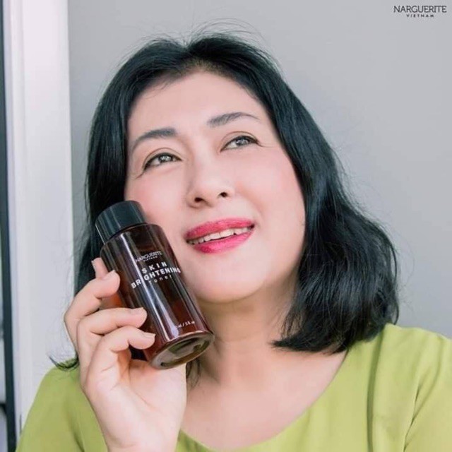 NƯỚC HOA HỒNG SÁNG DA NAGUERITE - SKIN BRIGHTENING TONER (inbox giá sỉ tốt)