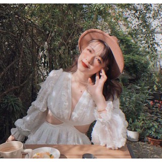 VÁY TRẮNG CỔ V KHOÉT EO HỞ LƯNG