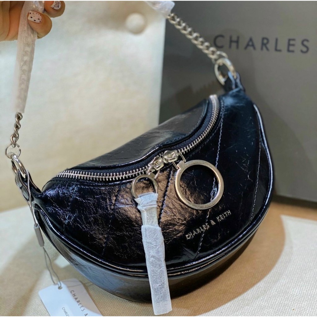 Túi da bao tử Charles & Keith cực kì sang trọng, cá tính