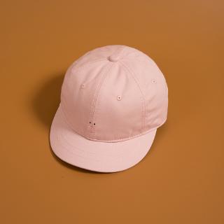 A simple short cap that matches a classic baseball cap