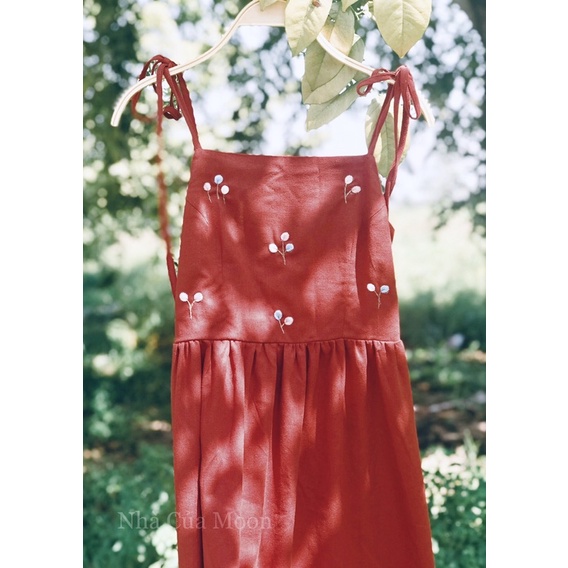 Đầm 2 dây babydoll Linen thêu tay -Nhà Của Moon