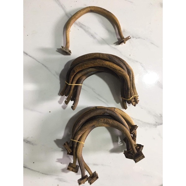 1 chiếc cầu góc lồng chim chào mào gỗ muồng cao cấp