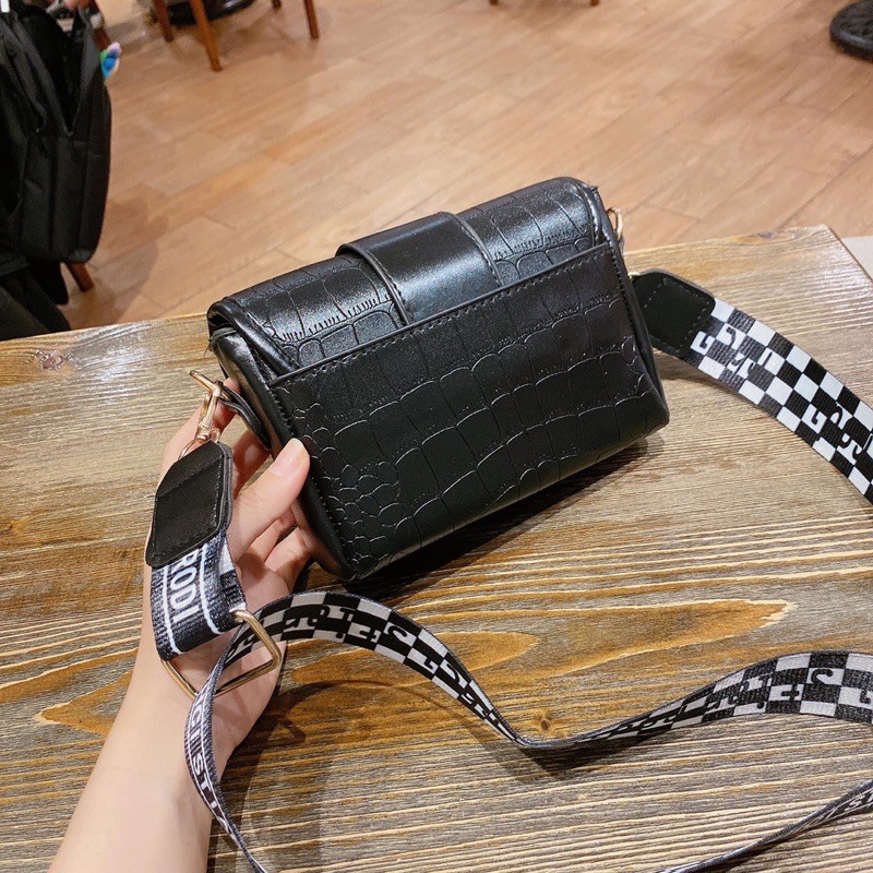 [Mã FAMAYWA2 giảm 10K đơn từ 50K] Túi CD Vân Rắn Quai Bản To | BigBuy360 - bigbuy360.vn