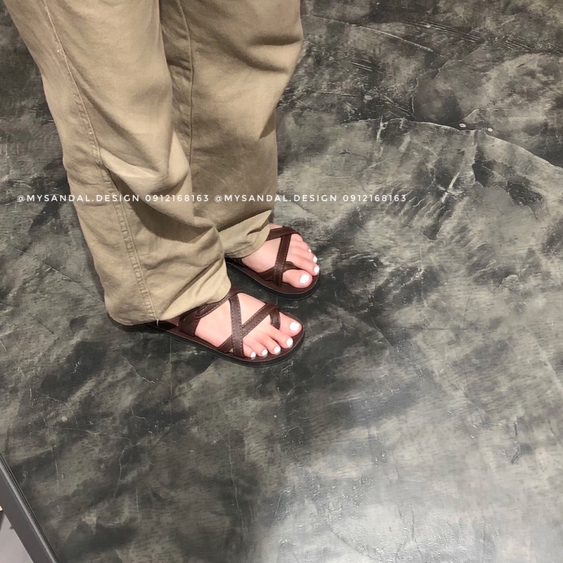Giày Sandals đế bằng quai chéo xỏ ngón basic