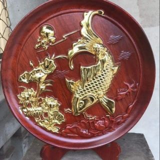 Sản phẩm là một chiếc đĩa để thờ hoặc để bàn trang trí