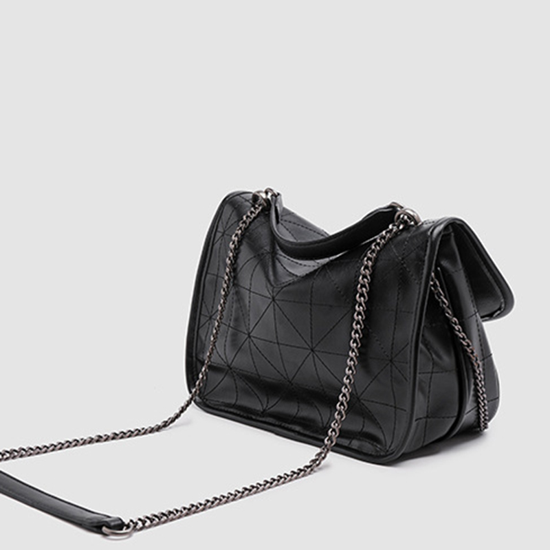 Túi IELGY đeo vai / đeo chéo chất liệu mềm màu đen phối dây xích thời trang