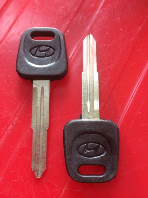 Cặp phôi chìa khoá xe HYUNDAI ( loại nhỏ rảnh phải )