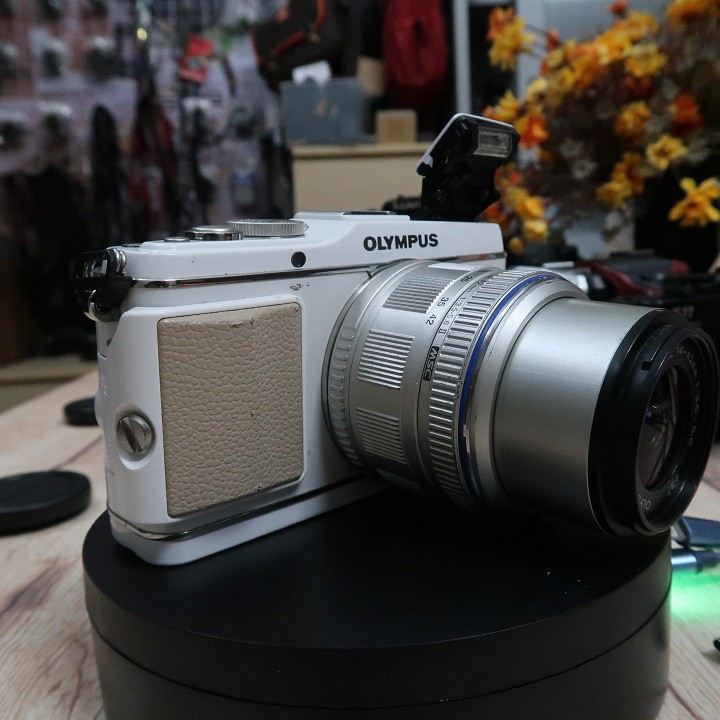 Máy ảnh Olympus Pen E-P3 kèm ống kính 14-42 quay, chụp tốt
