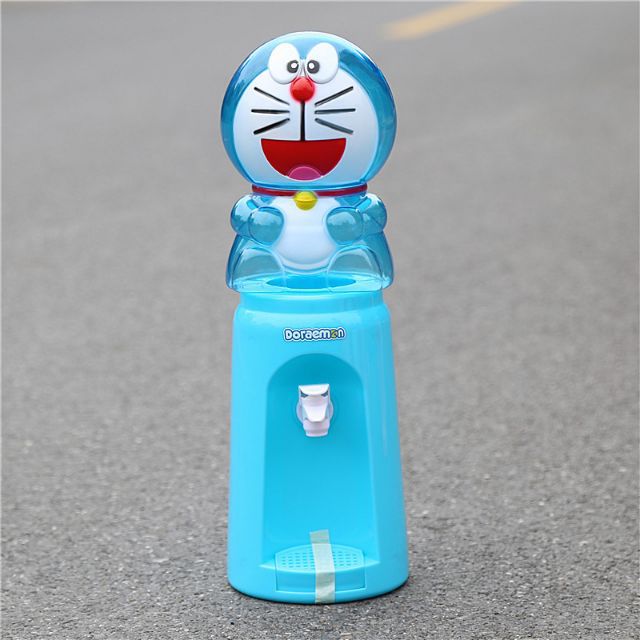 BÌNH NƯỚC DOREMON DORAEMON CÓ VÒI NHẤN, CHỨA ĐƯỢC 2 LÍT NƯỚC, quà lưu niệm, dễ thương, quà tặng độc đáo