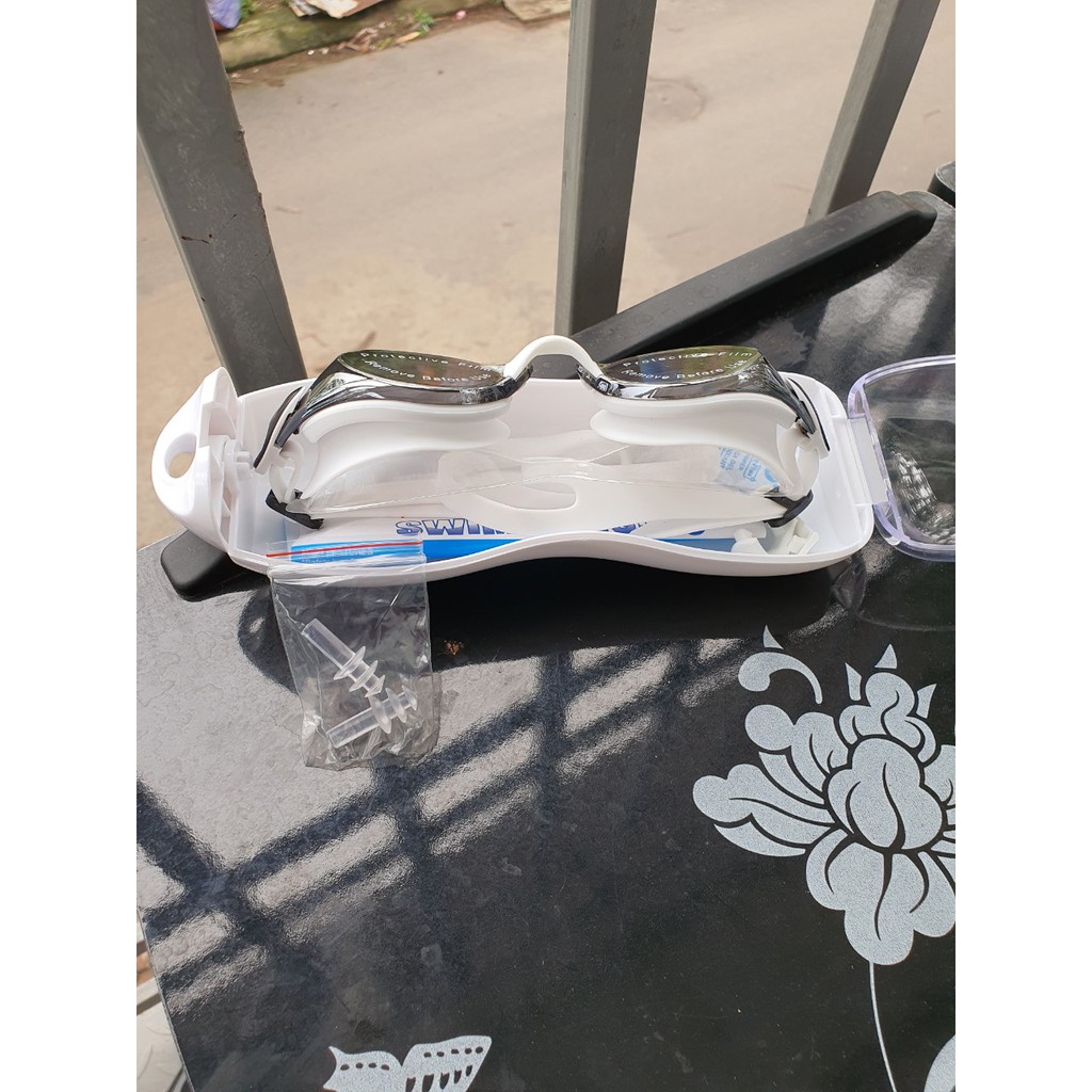 Kính bơi tráng gương người lớn chống nước, chống tia UV, chống mờ MC 825 + 2 nút bịt tai