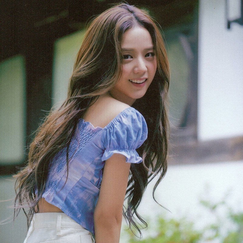 Áo croptop loang tay bồng Jisoo
