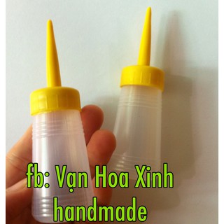 4 lọ nhựa đựng dầu máy loại nhỏ, keo sữa dung tích 25ml