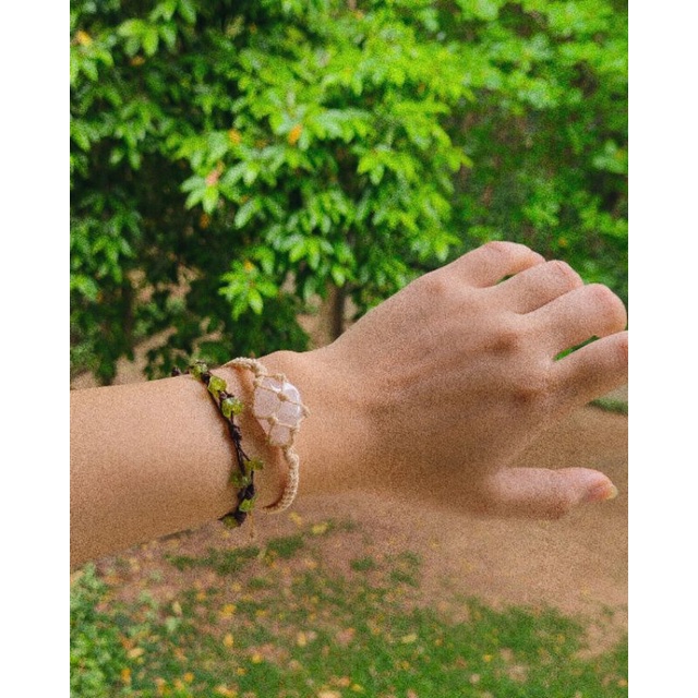 Vòng tay peridot dây nâu