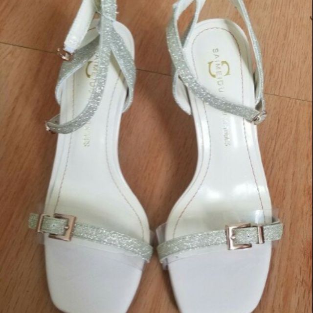 Sandal kim tuyến hàng nội địa quảng châu xinh lung linh luôn thích hợp đi tiệc đi chơi đều đẹp nha chị em, hàng chất lừ.