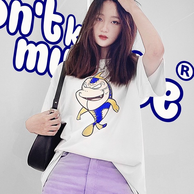 Áo thun nữ cotton màu trắng form rộng in hình chú cá | DKMV White Monster Tee