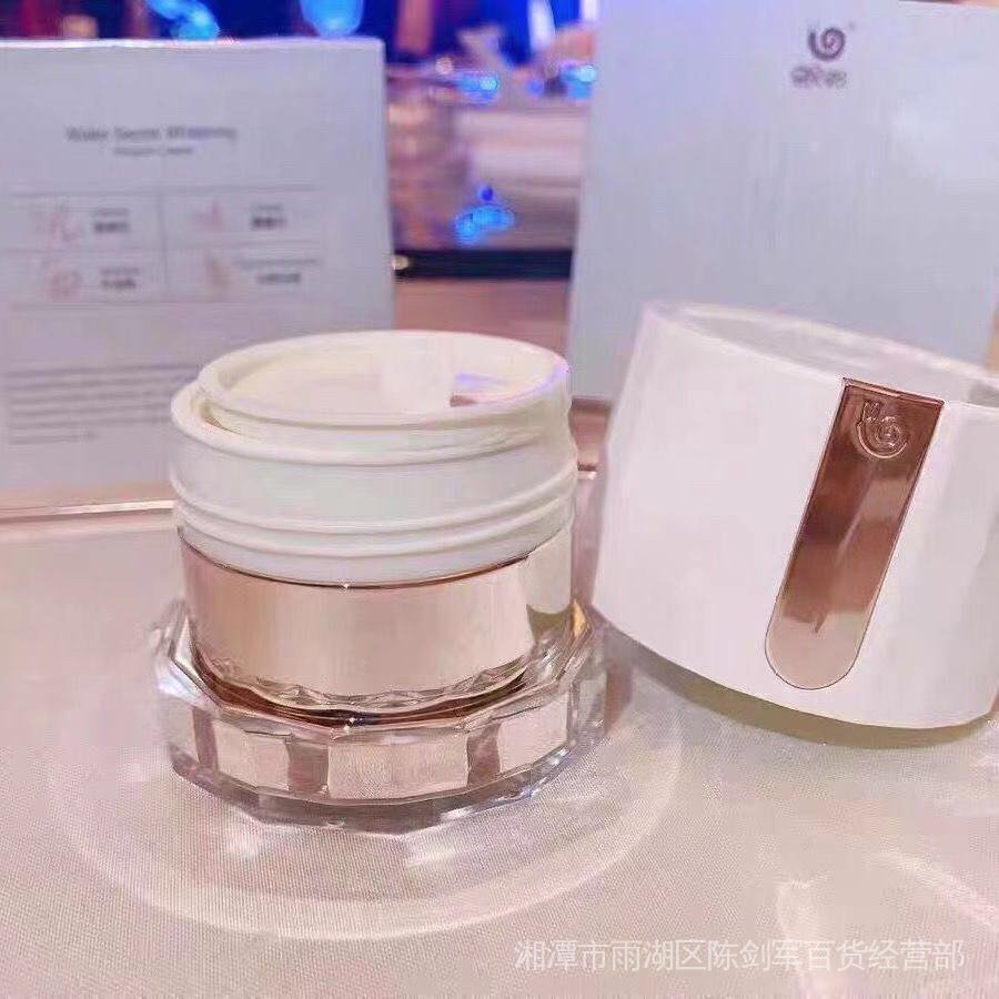 Kem Ốc Sên Dưỡng Ẩm Làm Trắng Da Không Gây Nhờn