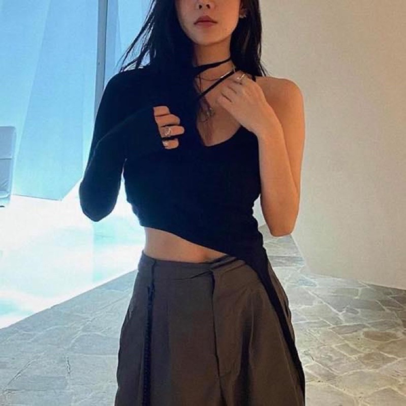 Áo hai dây kiểu yếm Croptop nữ phối tay dài rời thun basic đen - Order taobao quảng châu