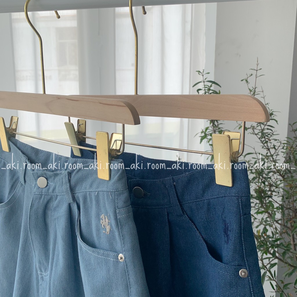 Quần shorts jean thêu ngựa cạp phẳng
