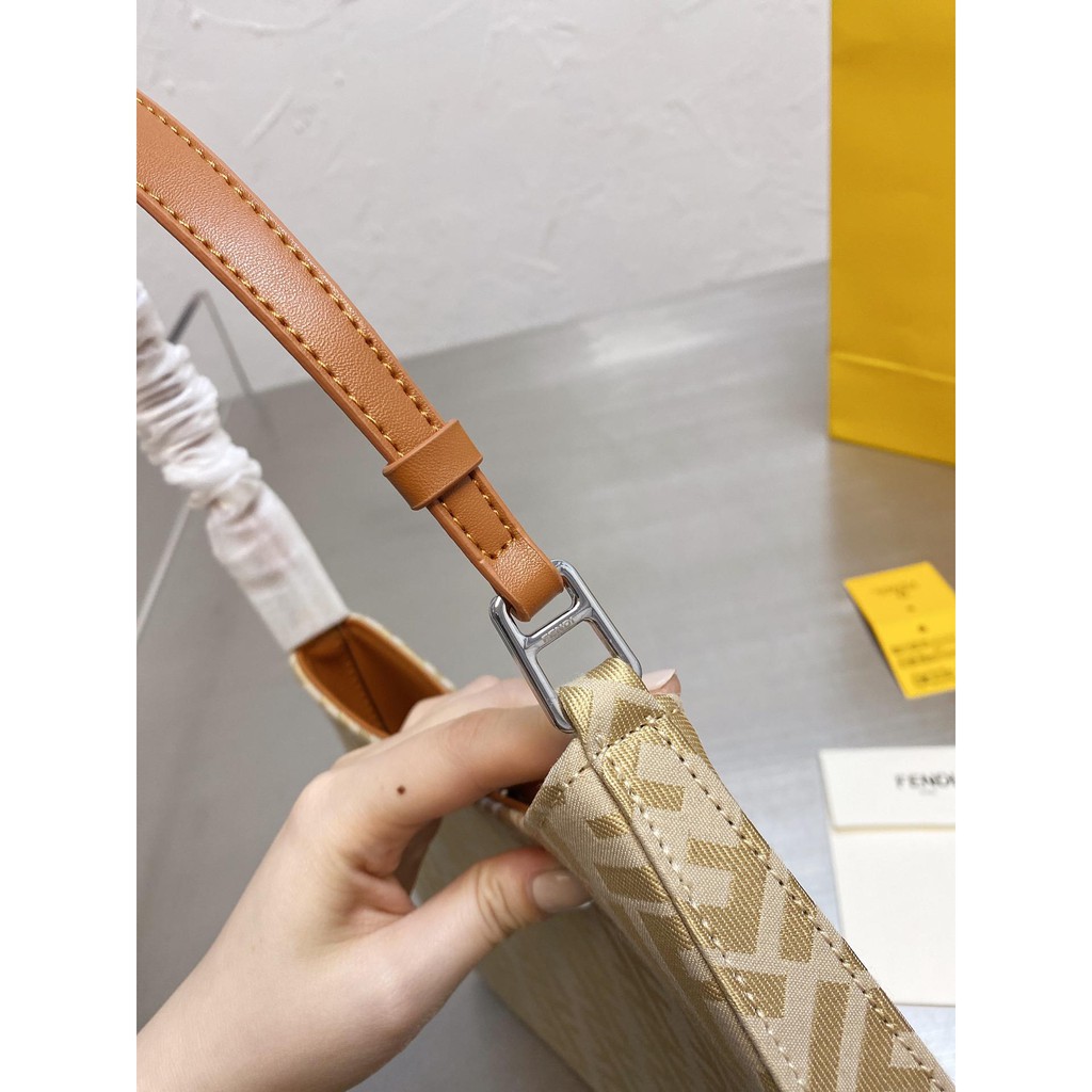 （Bolanxun） F-e-n-d-iVintage túi dưới cánh tay được làm từ chất liệu vải cổ điển