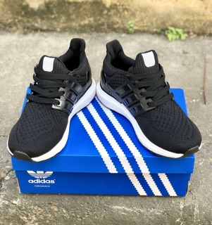 Ultra boost đen đế trắng