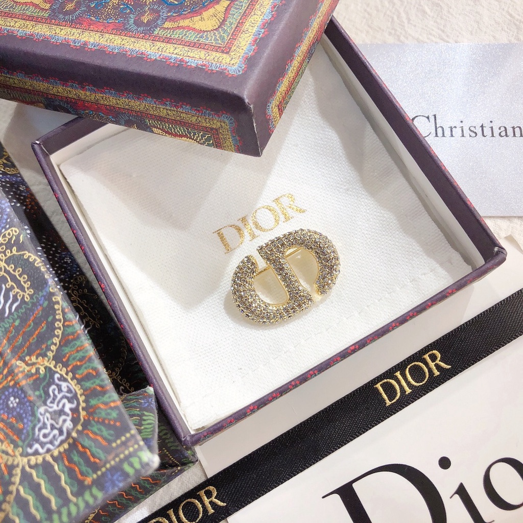 Trâm cài áo Dior đính đá sang trọng cho nam và nữ