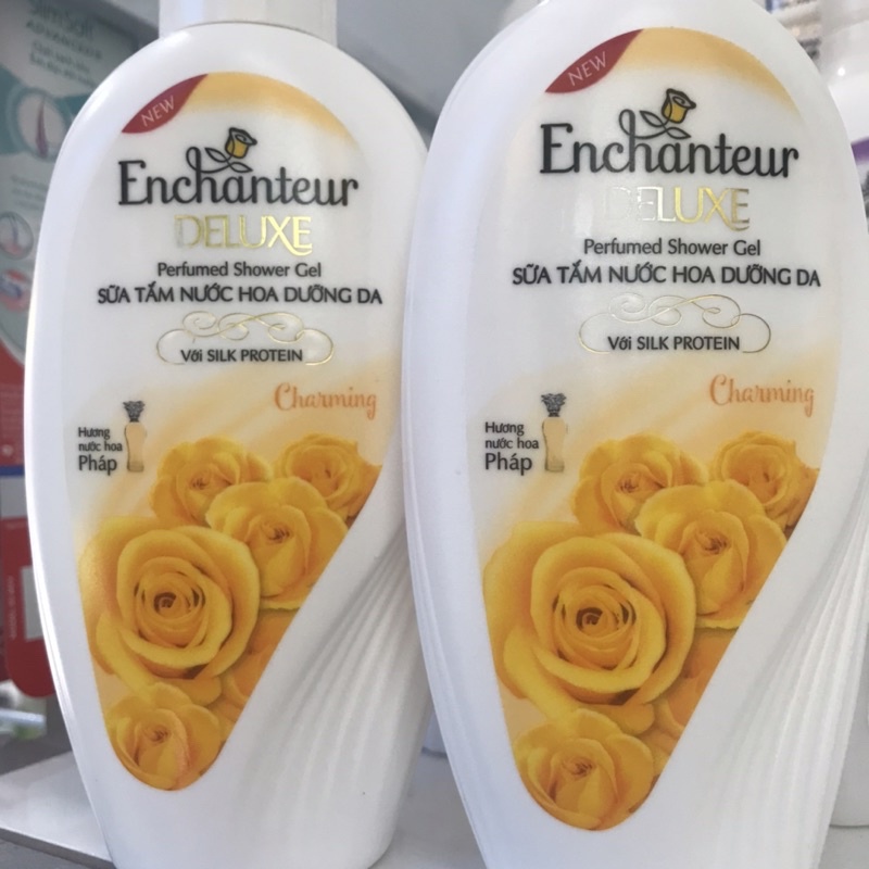 Sữa tắm nước hoa dưỡng da Enchanteur Charming 180g