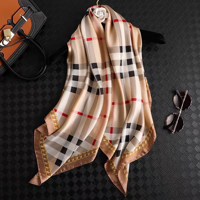 Khăn choàng lụa vuông kẻ caro và in hoa văn dây xích size 90x90cm - Maben