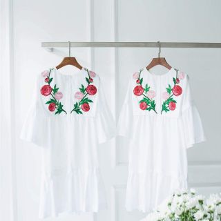 Váy bèo thêu cổ