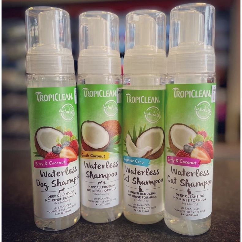 Bọt tắm khô Tropiclean cho chó mèogiúp làm sạch và khử mùi hôi 220ml - xuất xứ Mỹ