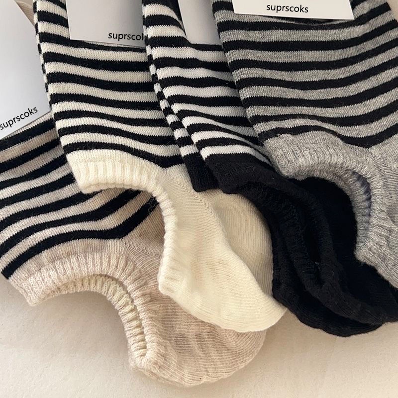Vớ Thể Thao Cổ Thấp Kẻ Sọc Trắng Đen Phong Cách Nhật Hàn Thời Trang Cho Nữ