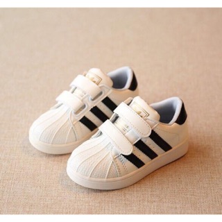 Giày Adidas cho bé yêu