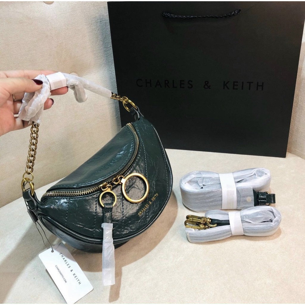 Túi da bao tử Charles & Keith cực kì sang trọng, cá tính