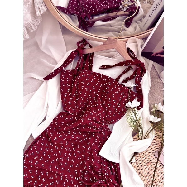 SET ĐẦM HOA ĐỎ NƠ VAI RÚT NHÍU + ÁO KHOÁC TRẮNG