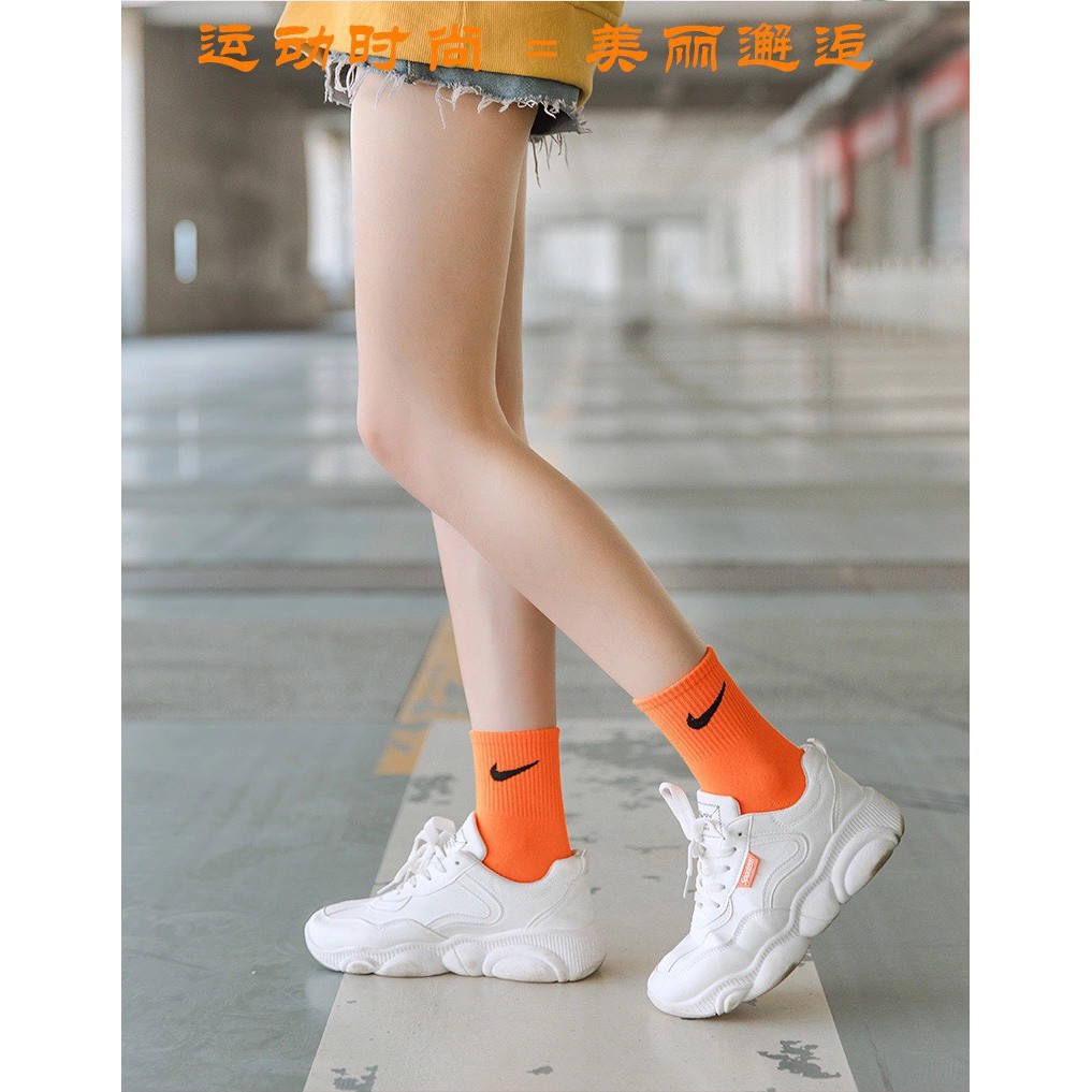 Tất Nike cổ cao Chất Liệu Cotton Siêu Thấm Hút, Đa Dạng Màu - T050 Girl_Friday - Cổ trung