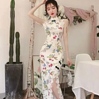 Sườn xám cách tân xẻ tà