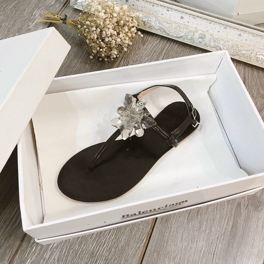 Sandal Nữ Dây Mảnh Đế Bệt - Giày Sandal Nữ Xỏ Ngón Điính Đá Cực Xinh Cho Các Chị Em Dạo Phố, Đi Làm Điều Đẹp