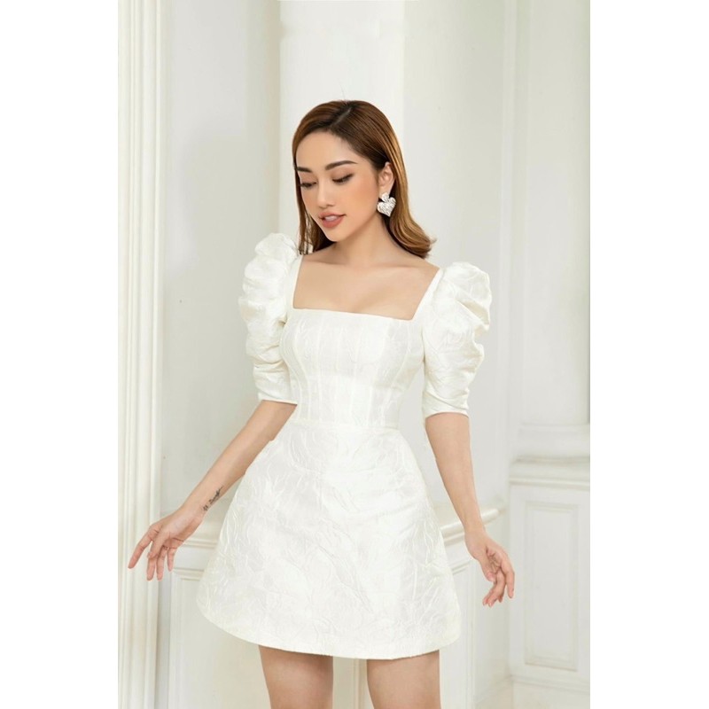 Váy tay bồng cổ vuông gấm xinh xắn 2 màu | BigBuy360 - bigbuy360.vn