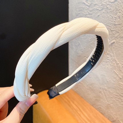 Cài Tóc Đơn Giản Phong Cách Hàn Quốc Thời Trang